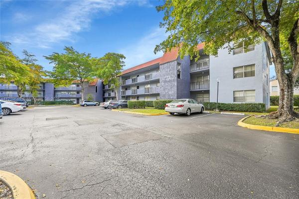 Fairways Of Tamarac, 8450 Lagos De Campo Blvd #304, Tamarac, Florida 33321, image 1