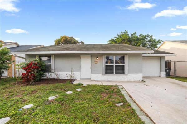 Lantana Homes, 5913 Corson Pl, Lake Worth Beach, Florida 33463, image 1