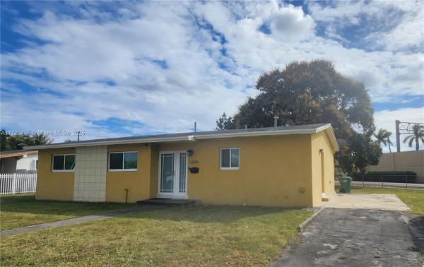 Scott Lake Manor, 1200 NW 183rd St, Miami Gardens, Florida 33169, image 1