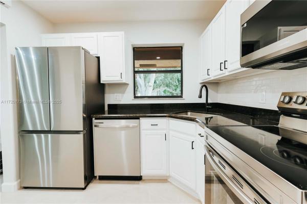 Karanda Village 3, 3939 Cocoplum Cir #3521, Coconut Creek, Florida 33063, image 2