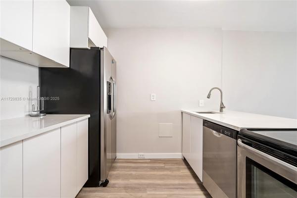 De Soto Park South, 701 Three Islands Blvd #316, Hallandale Beach, Florida 33009, image 1