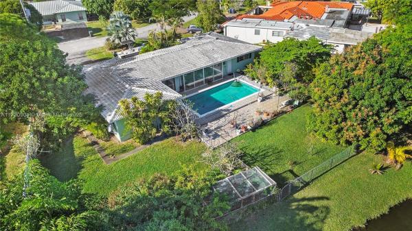 Central Golf Of Hollywood, 145 Calle Largo Dr, Hollywood, Florida 33021, image 1