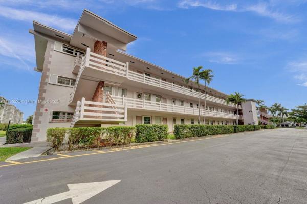 Golden Isles, 700 Layne Blvd #315, Hallandale Beach, Florida 33009, image 1