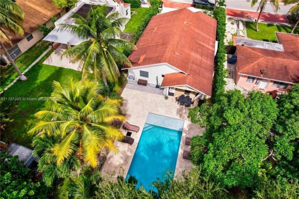 Irons Manor, 1040 NE 133rd St, North Miami, Florida 33161, image 1