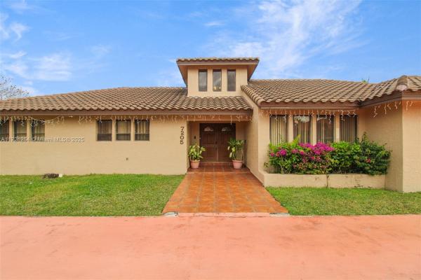 North Links Country Club Estates, 7205 N Augusta Dr, Hialeah, Florida 33015, image 1