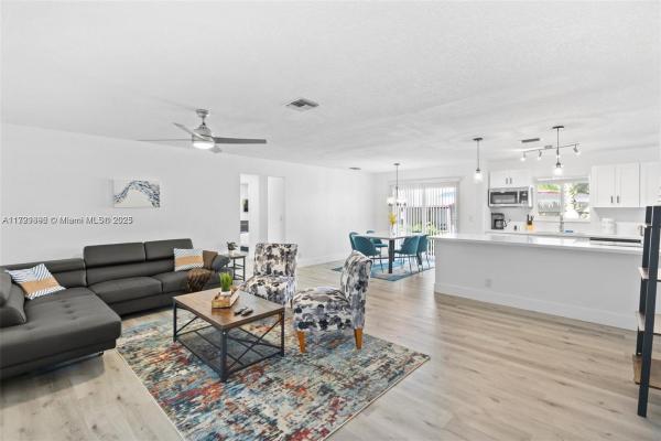 Middle River Plaza, 1408 NE 24th St, Wilton Manors, Florida 33305, image 1