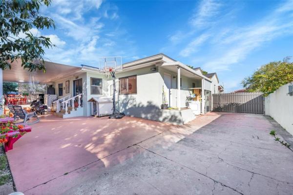 Hialeah Residential, 462 E 39th St, Hialeah, Florida 33013, image 1