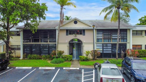 Carmel At The California Club, 927 NE 199th St #107, Ives Estates, Florida 33179, image 1