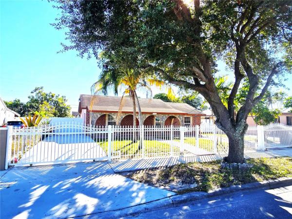 Essex Village, 810 NE 2nd Pl, Hialeah, Florida 33010, image 1