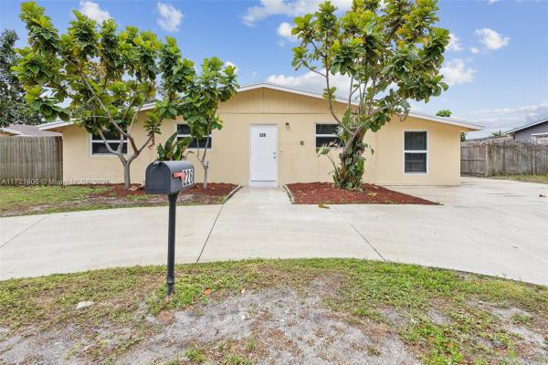 Boynton Ridge, 226 E Gateway Blvd, Boynton Beach, Florida 33435, image 1
