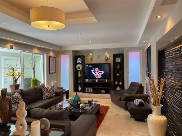 Twin Lakes Manor, 6411 SW 62nd Ter, South Miami, Florida 33143, image 1
