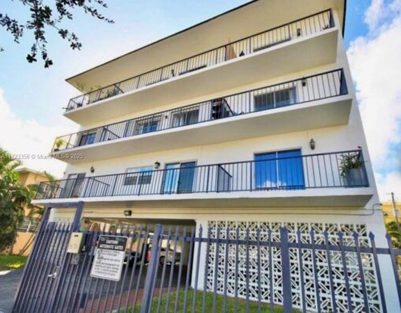 Apartments Enchante, 1960 Marseille Dr #204, Miami Beach, Florida 33141, image 1