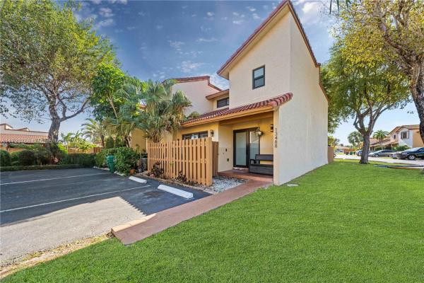 Tamiami Lakes Townhomes, 13488 SW 12th Ln, Tamiami, Florida 33184, image 1
