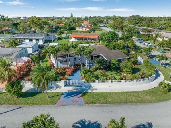 Heftler Homes, 10240 SW 43rd St, Westwood Lakes, Florida 33165, image 1