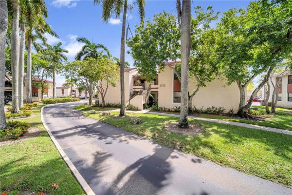 Quatraine, 20135 NE 3rd Ct #01, Ives Estates, Florida 33179, image 2