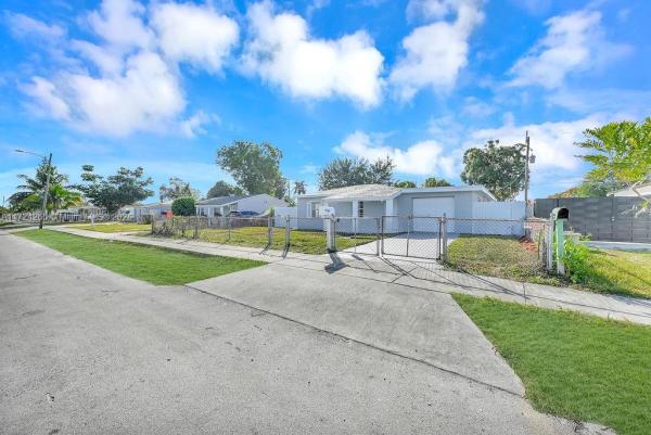 Biscayne River Gardens, 2550 NW 155th St, Miami Gardens, Florida 33054, image 1