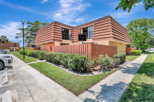 Village Of Sandalwood Lakes North, 238 Charter Way #238, West Palm Beach, Florida 33407, image 1