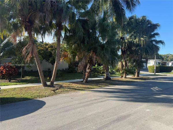 Fairmont, 300 NE 122nd St, North Miami, Florida 33161, image 2