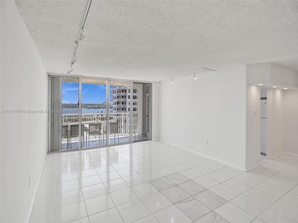 Del Prado, 18071 Biscayne Blvd #1701, Aventura, Florida 33160, image 1