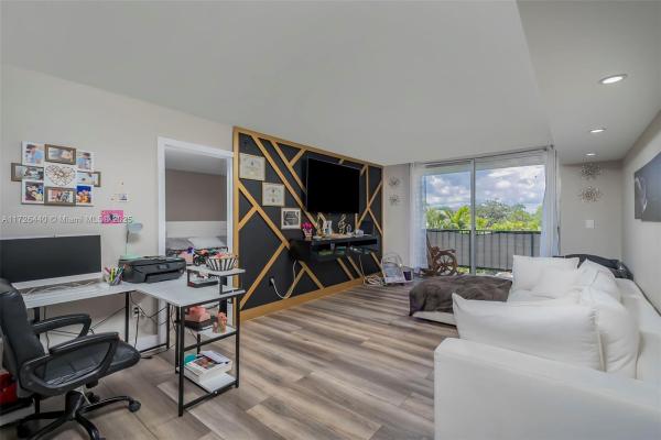 3 Horizons East, 12500 NE 15th Ave #405, North Miami, Florida 33161, image 1