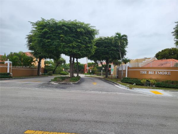 Galloway Lakes, 164 NW 85th Ct, Fountainebleau, Florida 33126, image 1