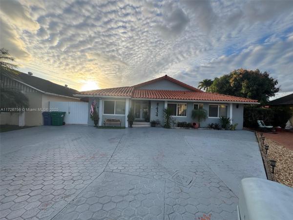 Les Chalets, 434 SW 99th Ct, Fountainebleau, Florida 33174, image 1