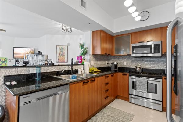 La Perla, 16699 Collins Ave #2709, Sunny Isles Beach, Florida 33160, image 2