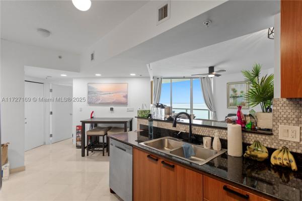 La Perla, 16699 Collins Ave #2709, Sunny Isles Beach, Florida 33160, image 3