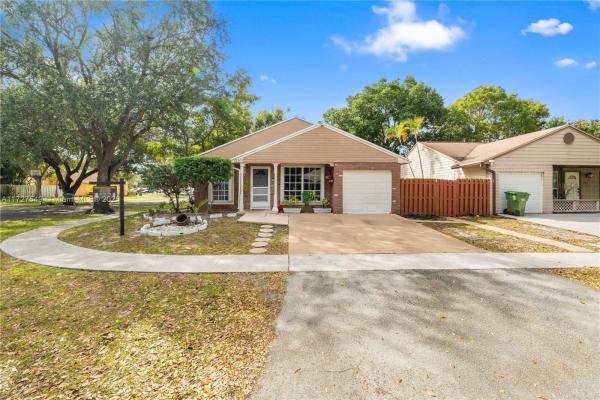 Cinnamon Place At Honeywoods, 1250 SW 84th Ter, Pembroke Pines, Florida 33025, image 1