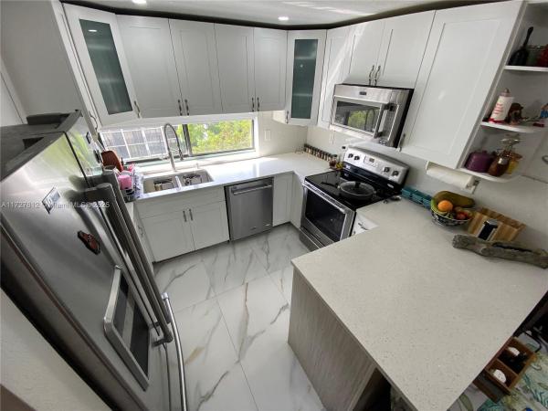 Plaza Of The Americas, 17021 N Bay Rd #627, Sunny Isles Beach, Florida 33160, image 1