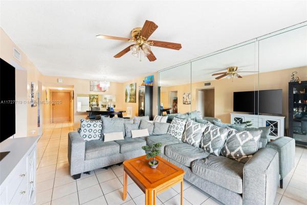 Gratigny Park, 305 W 68th St #212, Hialeah, Florida 33014, image 1