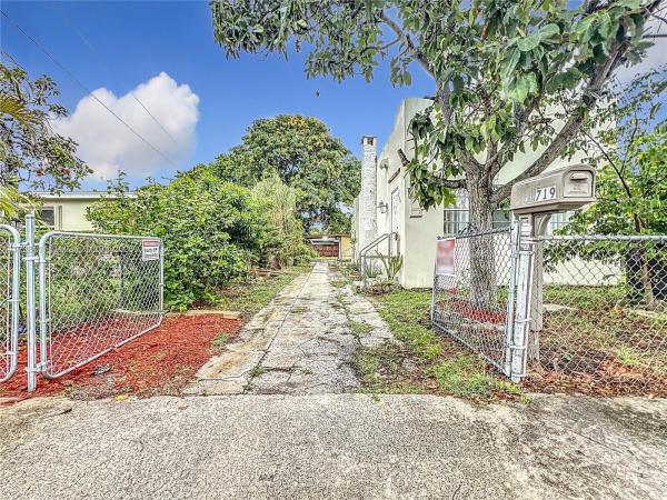 The Gardens, 719 Briggs St, West Palm Beach, Florida 33405, image 1