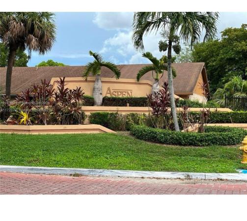 Country Lake Manors Townhomes, 18928 NW 67th Pl 0, Hialeah, Florida 33015, image 1