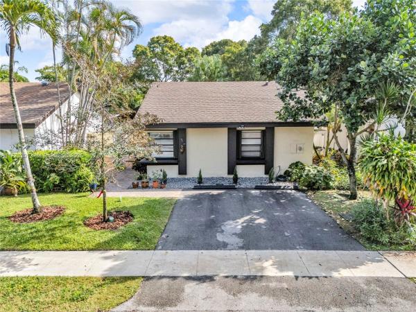 Arbor Green At Pembroke Lakes, 1501 W Sandpiper Cir, Pembroke Pines, Florida 33026, image 1