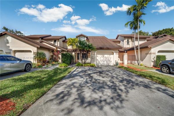 Valencia Townhomes, 13747 SW 100th Ter #13747, The Hammocks, Florida 33186, image 1