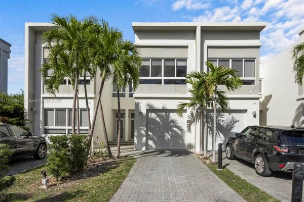 Parkview Villas, 2453 NE 135th St, North Miami, Florida 33181, image 1