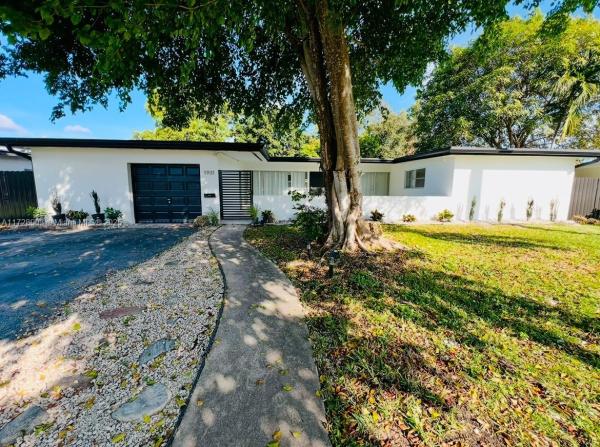 Sky Lake, 1931 NE 186th Dr, North Miami Beach, Florida 33179, image 1