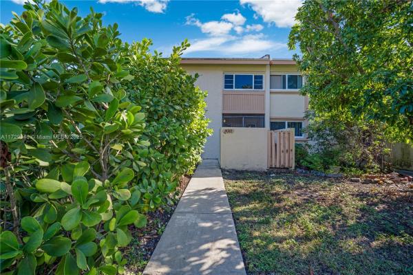 Catalonia Lake Villas, 14303 Kendale Lakes Cir #., Kendale Lakes, Florida 33183, image 1
