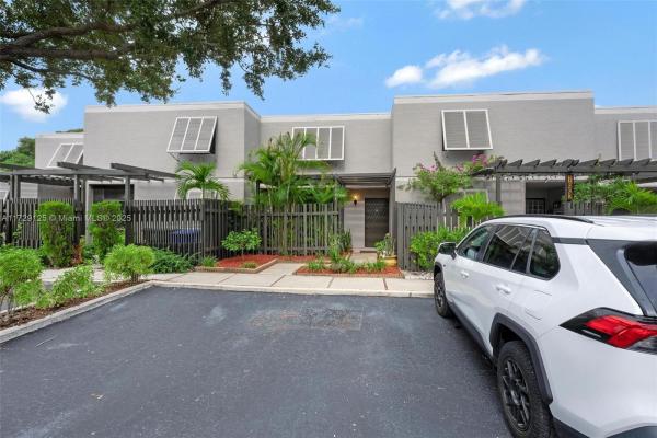 Villas Lakes, 1509 NW 112th Way, Pembroke Pines, Florida 33026, image 3