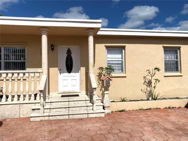 Robins Heights, 71 W 42nd St, Hialeah, Florida 33012, image 1