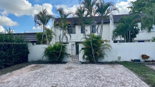 Lake Hilda, 6752 Crooked Palm Ter, Miami Lakes, Florida 33014, image 1