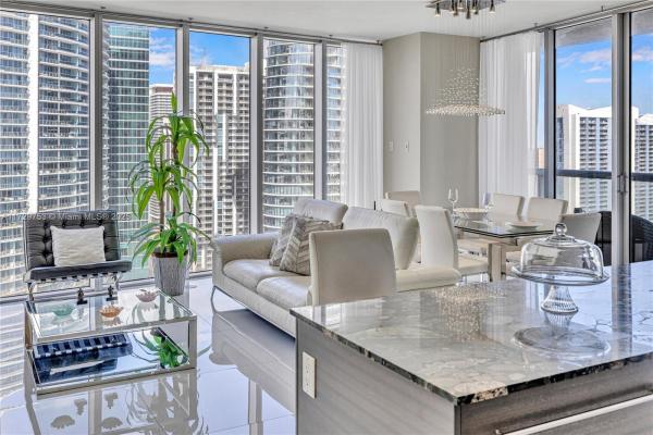 Icon Brickell Tower 3, 485 Brickell Ave #3702, Miami, Florida 33131, image 1