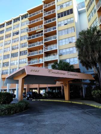 Crestview Towers, 2025 NE 164th St #915, North Miami Beach, Florida 33162, image 1
