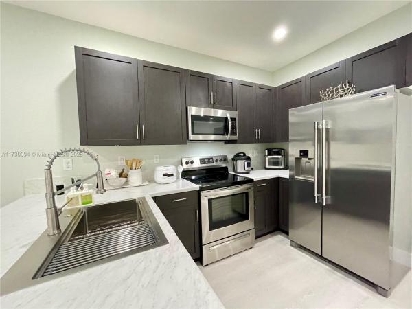 Pine Vista, 13418 SW 287th St, Leisure City, Florida 33033, image 3
