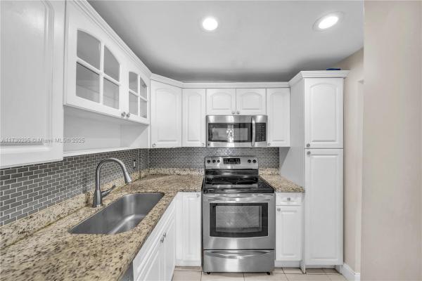 5050 Building, 5050 NW 7th St #PH7, Miami, Florida 33126, image 1