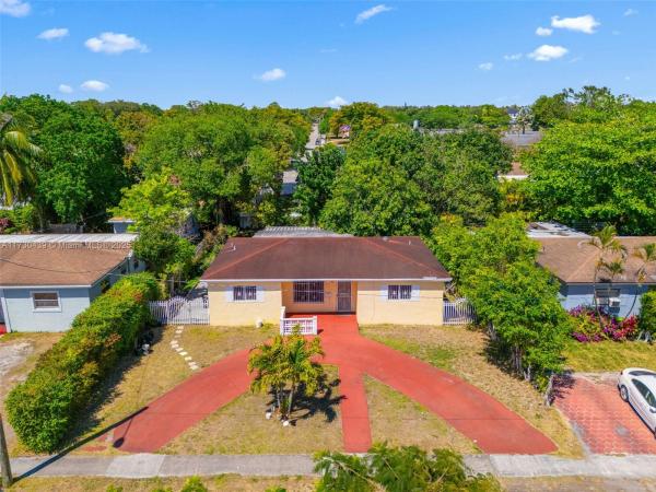 Panuleta Gardens, 701 NE 170th St, North Miami Beach, Florida 33162, image 1