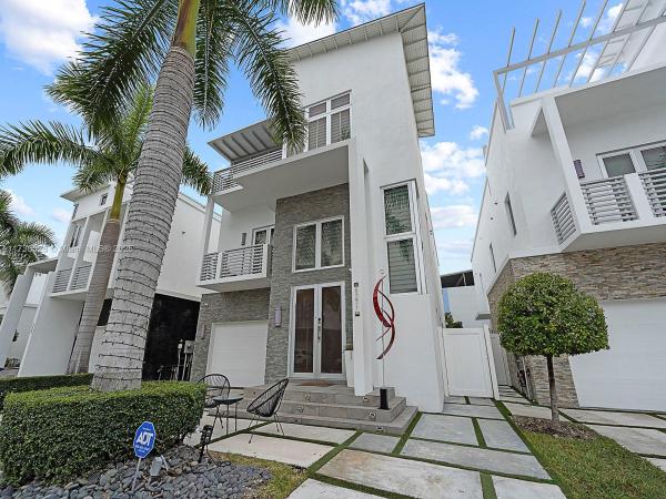 Oasis Park Square At Doral, 8271 NW 34th Dr, Doral, Florida 33122, image 1