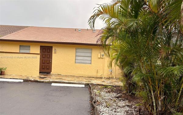 Lake Island, 348 NW 43rd St, Deerfield Beach, Florida 33064, image 1