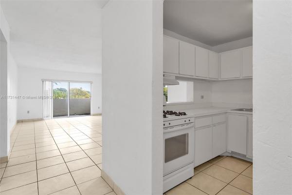 Dadeland Grove, 6884 N Kendall Dr #C404, Pinecrest, Florida 33156, image 2