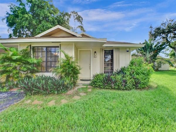 Isla Merita, 3641 W Forge Rd #33, Davie, Florida 33328, image 1